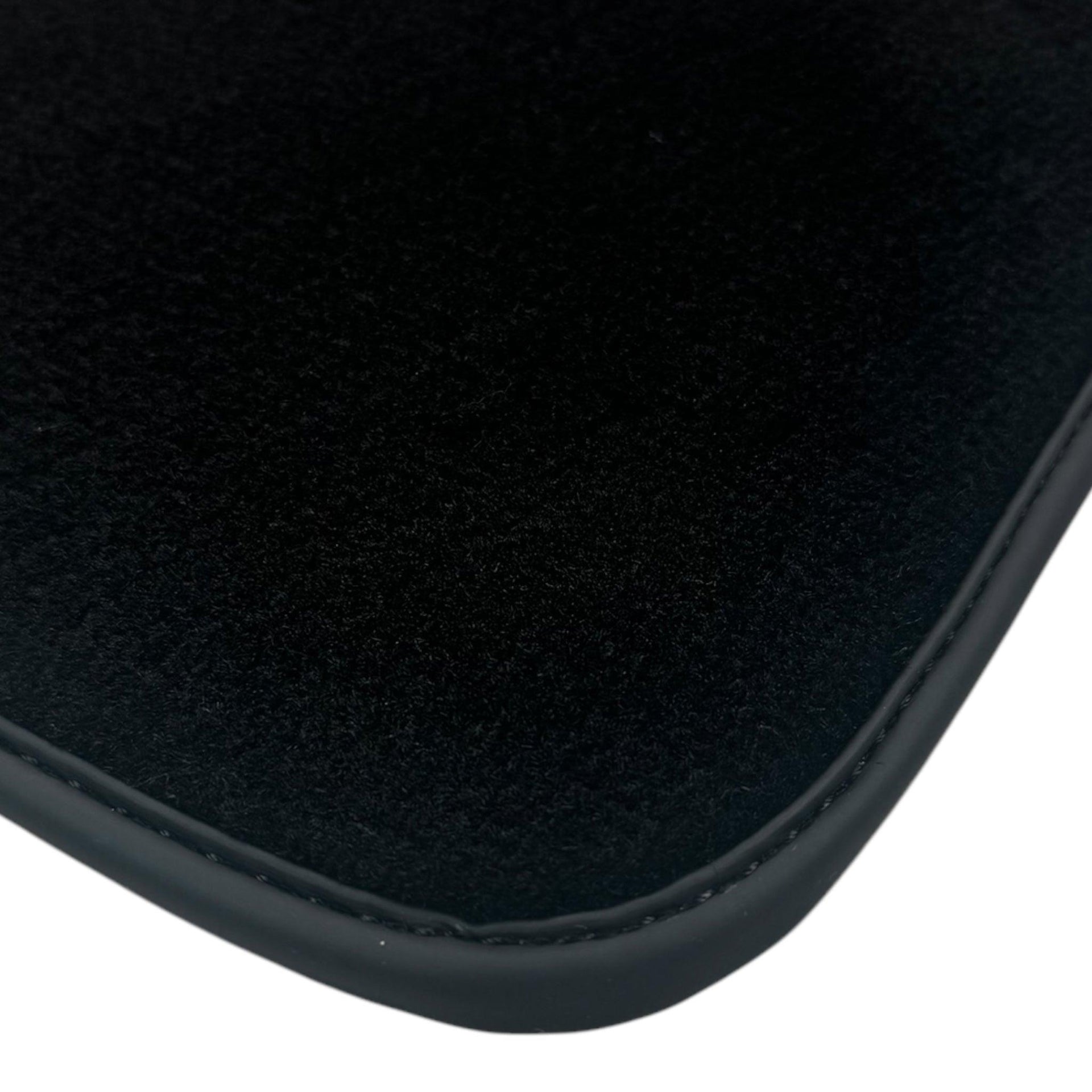 Black Floor Mats for Maserati Quattroporte | Italian Edition - AutoWin