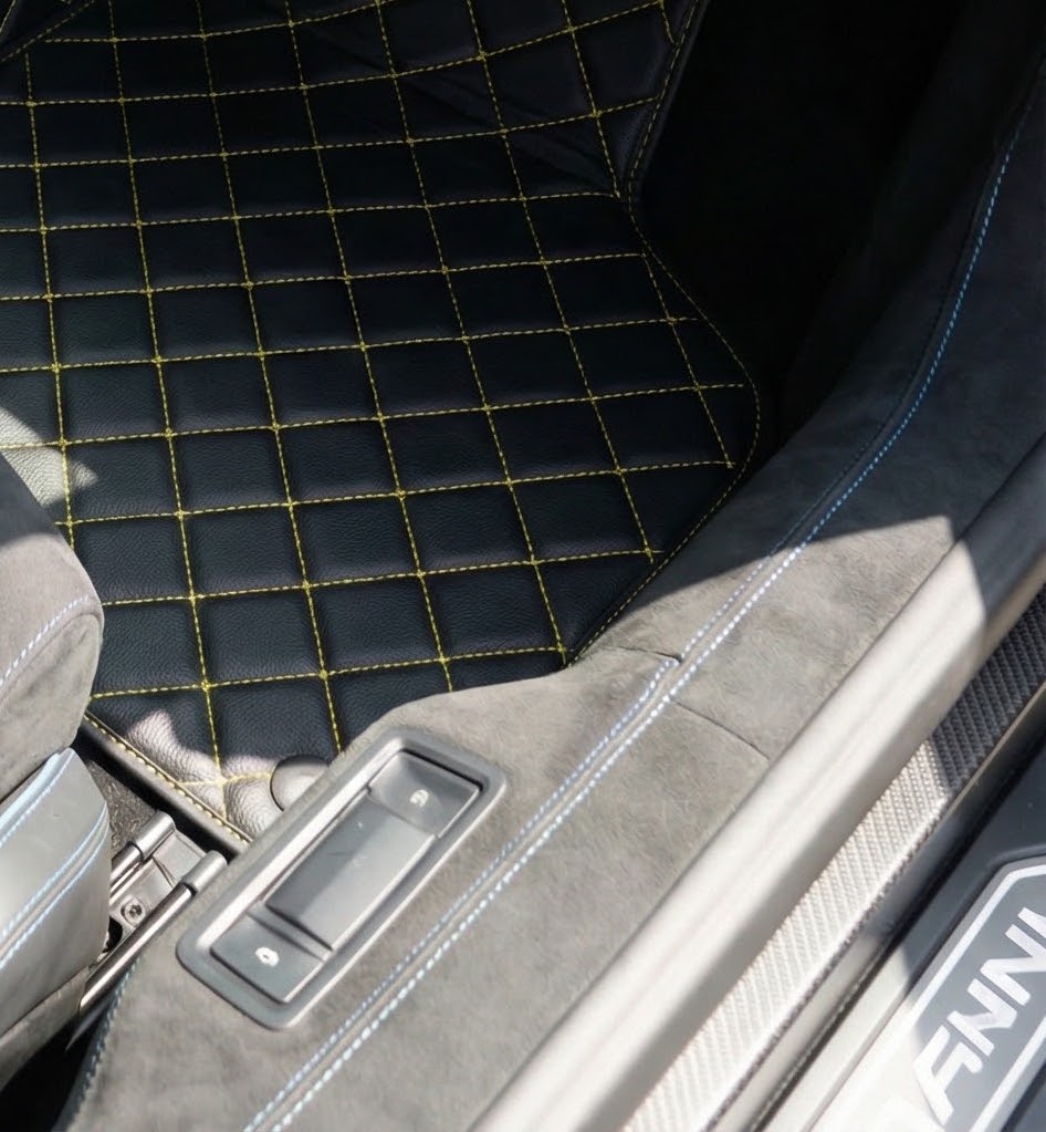 Personalisierbare Leder-Fußmatten mit Linienmuster für Lamborghini Centenario (2016-2017) - AutoWin