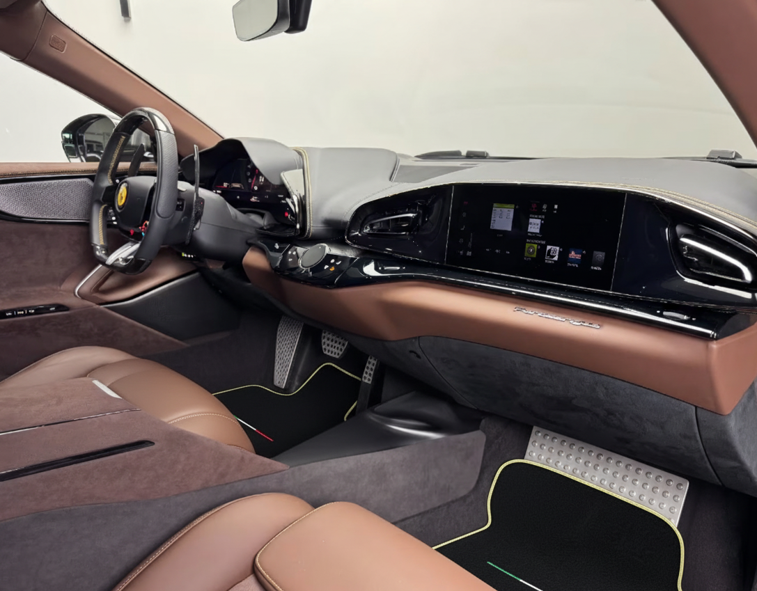 Mats de coche negros para Ferrari Purosangue con cuero y detalles rojos | Edición italiana - AutoWin