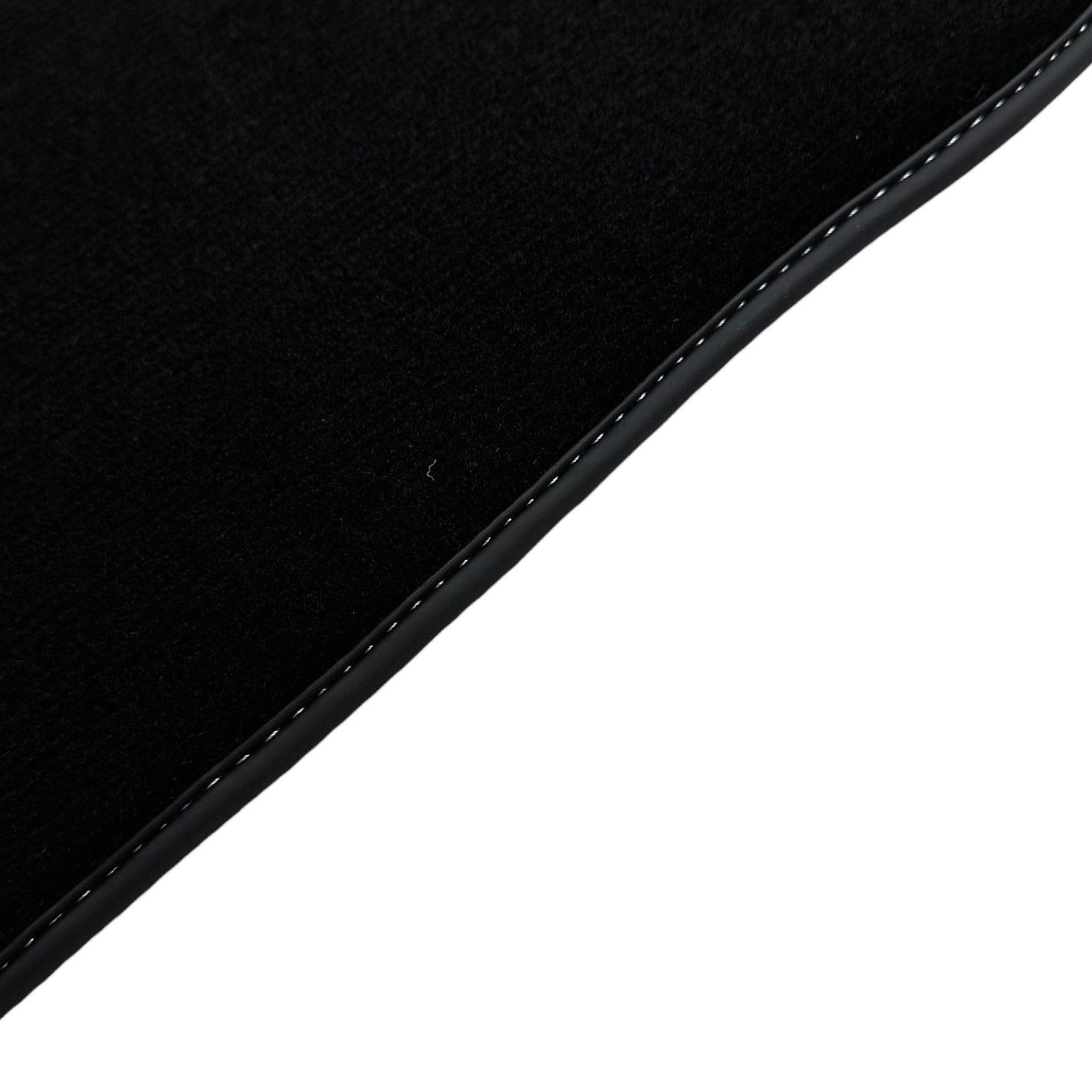 Black Floor Mats For Mitsubishi Pajero III (2000-2004) - AutoWin