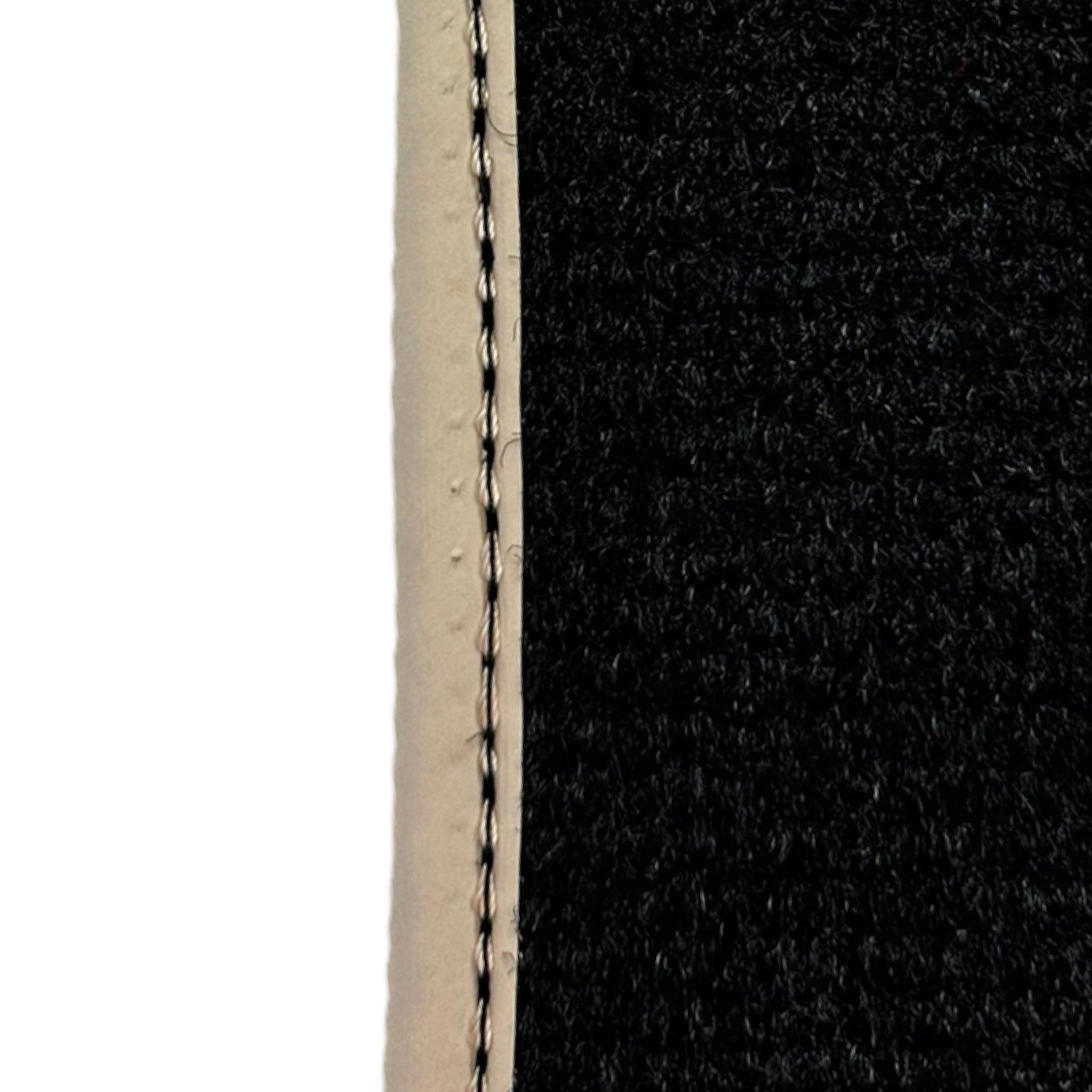 Black Floor Mats For Toyota Hilux (1998-2005) ER56 Design - AutoWin