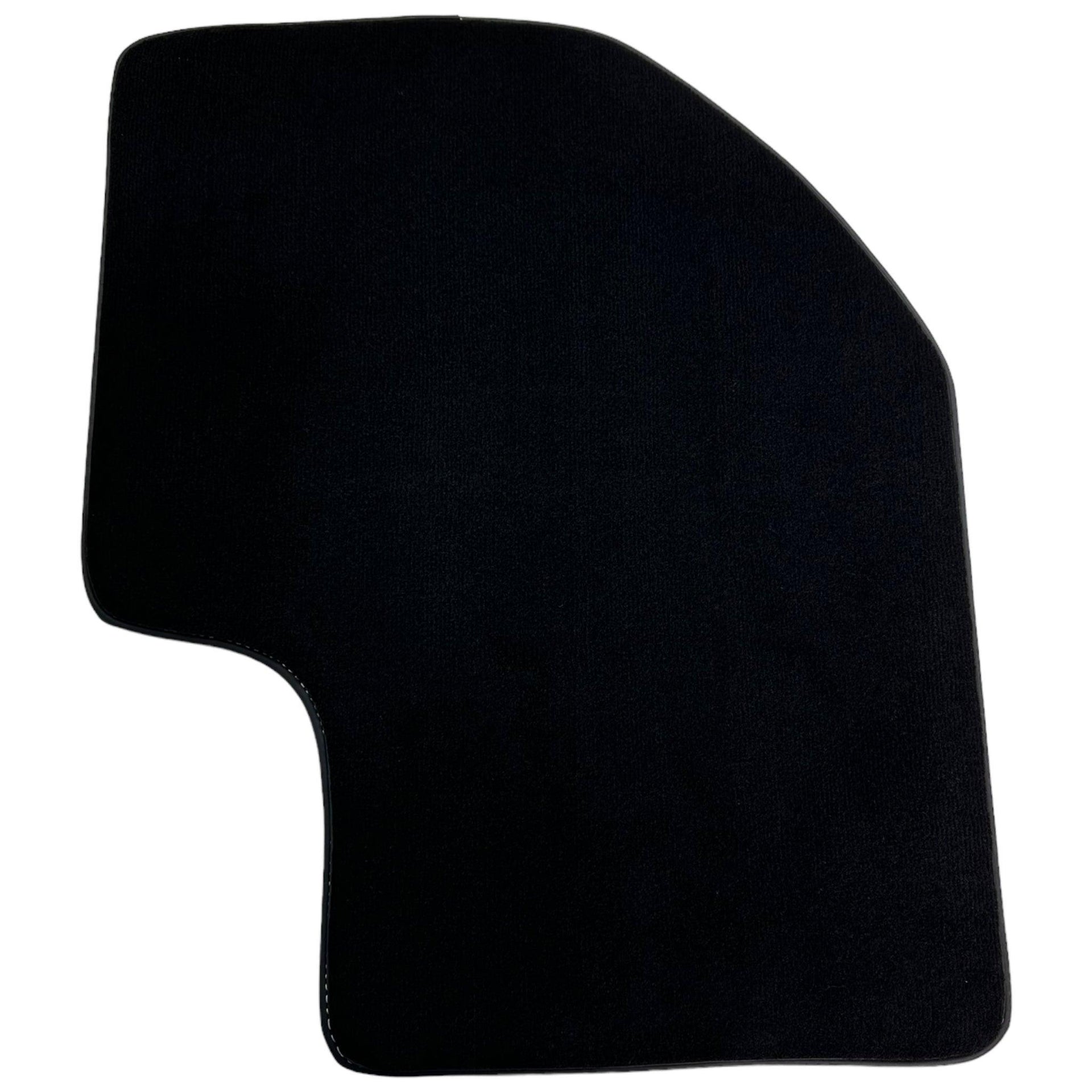 Black Floor Mats For Toyota RAV4 (2000-2003) - AutoWin