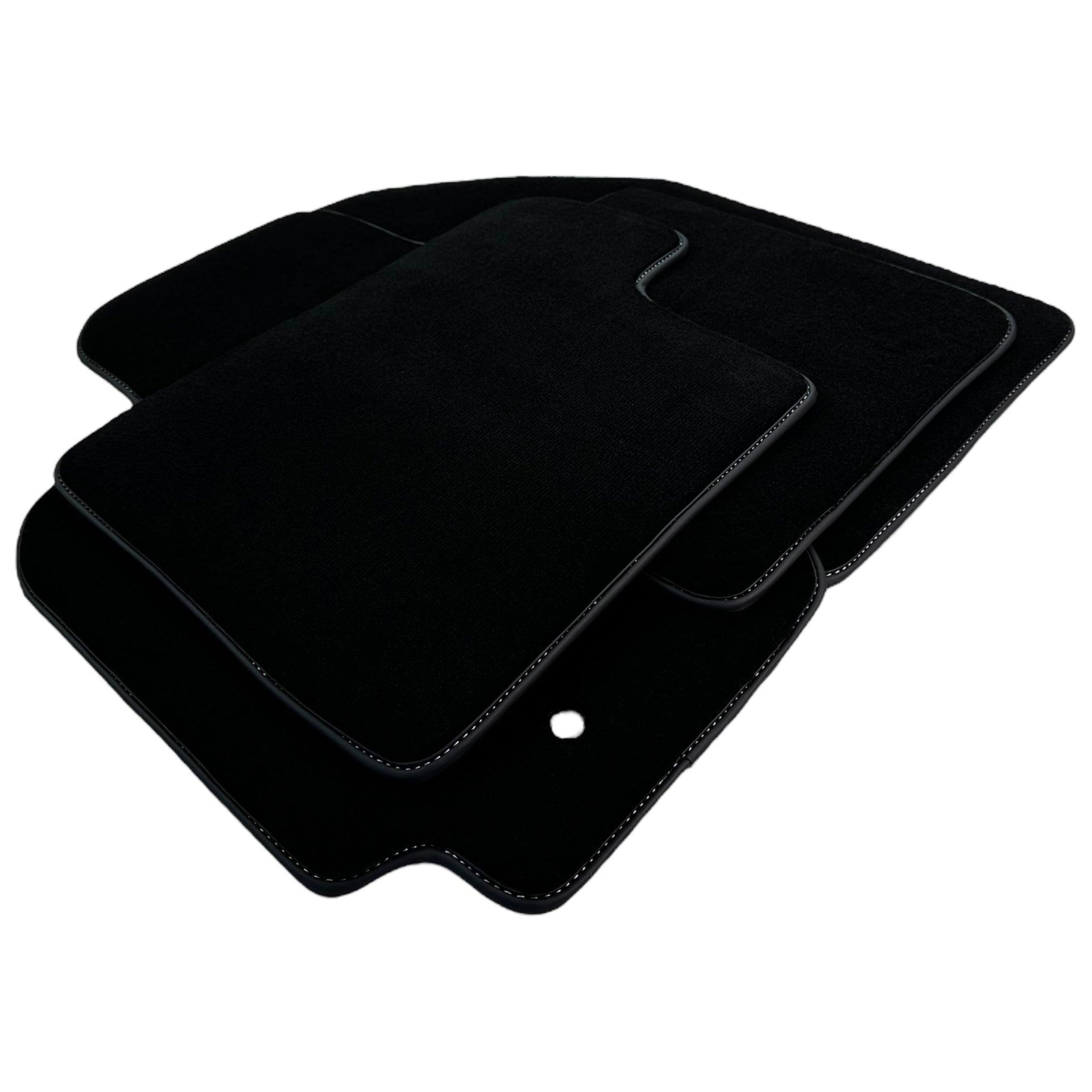 Black Floor Mats For Toyota RAV4 (2000-2003) - AutoWin