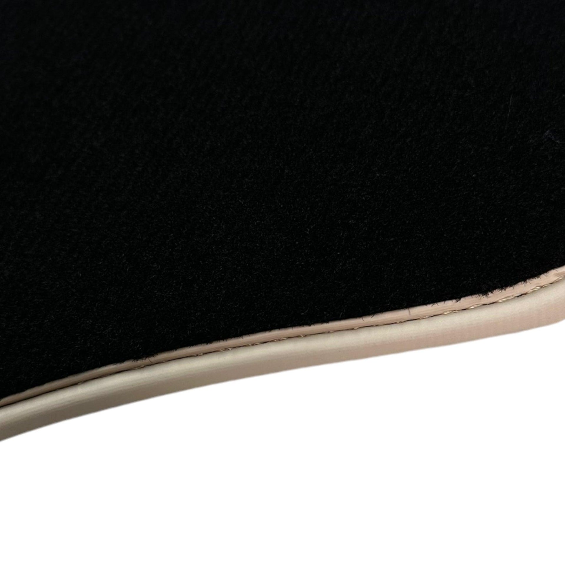 Black Floor Mats For Toyota RAV4 (2000-2003) - AutoWin