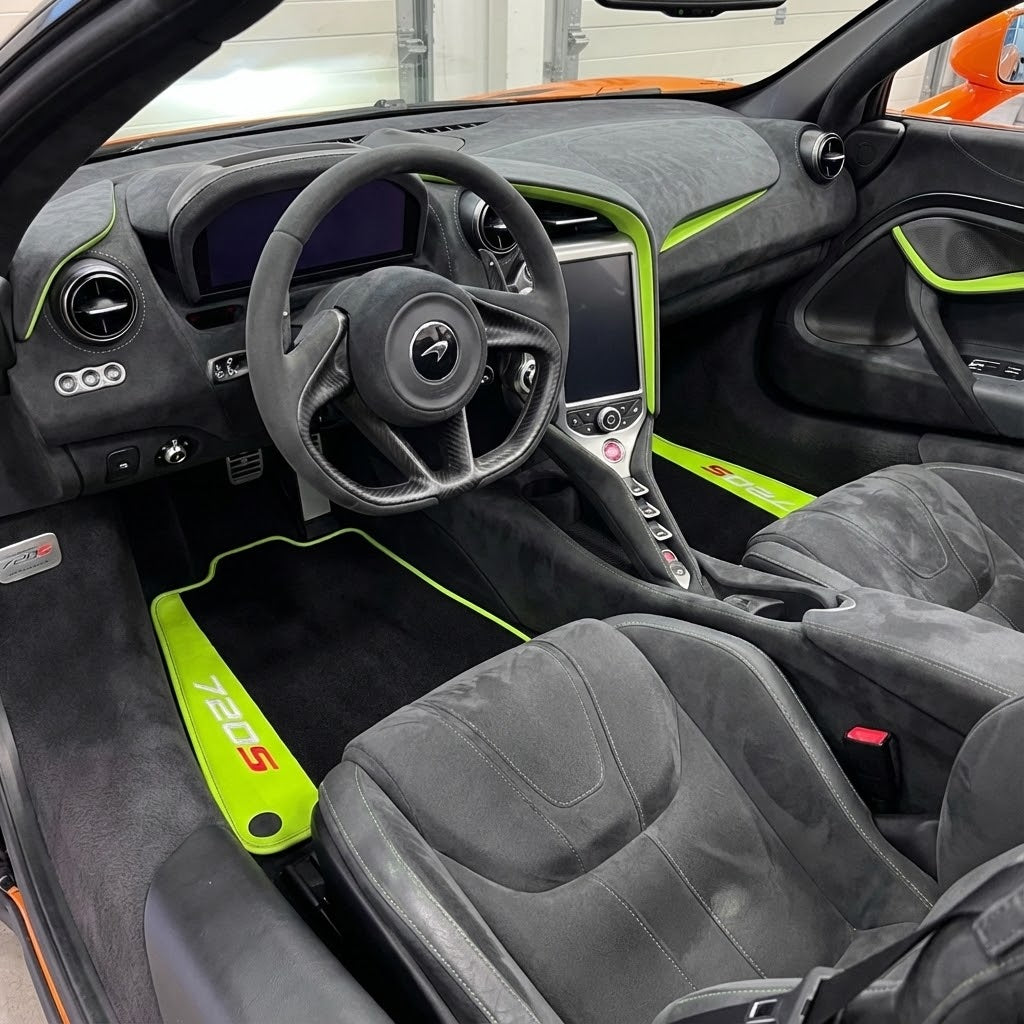 Fußmatten für McLaren 720S Alcantara, schwarze, maßgeschneiderte Teppiche mit orangefarbenen Nähten - AutoWin