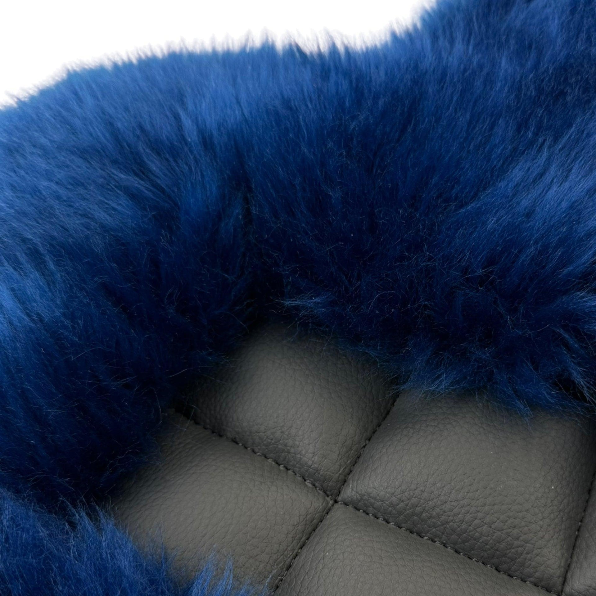 Navy Blue Sheepskin Floor Mats for Rolls Royce Cullinan RR31 (2018-2023) | ER56 Design - AutoWin