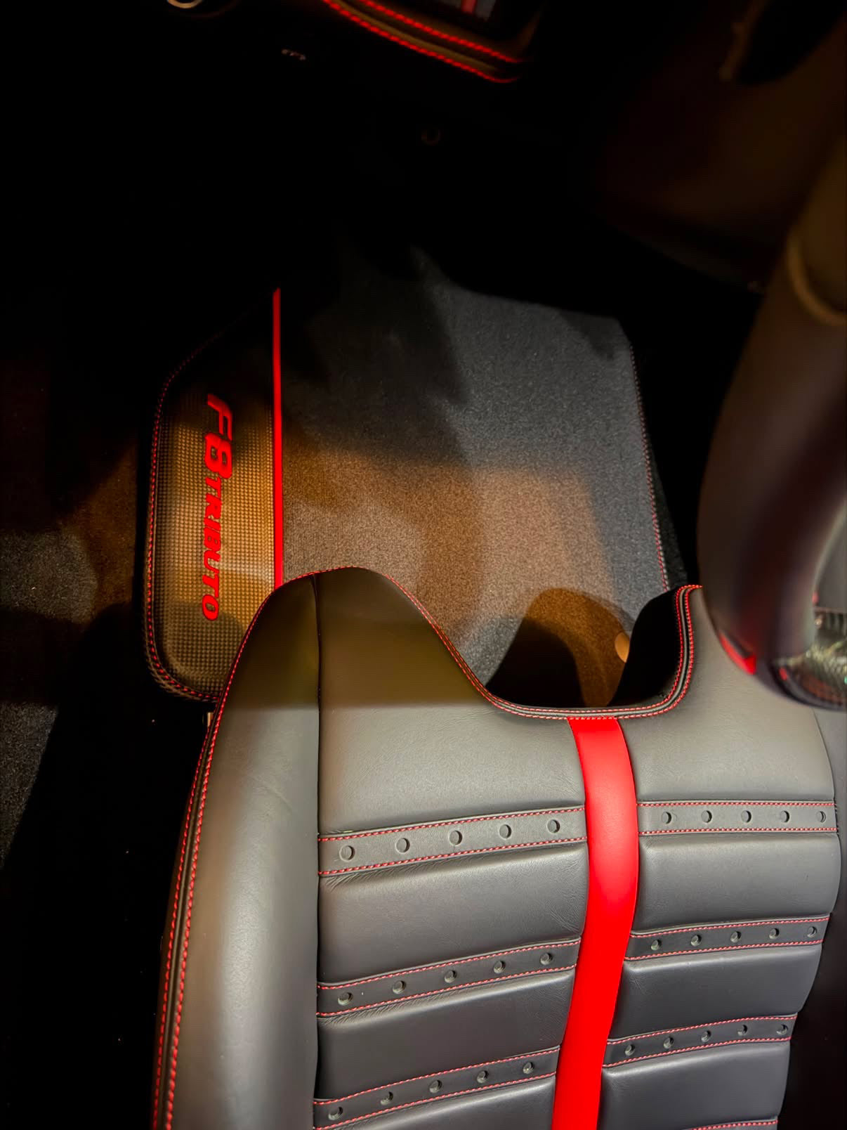 Autofußmatten Für Ferrari F8 Tributo 2019-2022 Mit Carbon-Leder