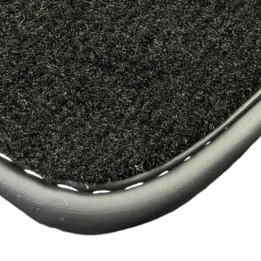 Black Floor Mats for Toyota Verso (2009-2013) - AutoWin