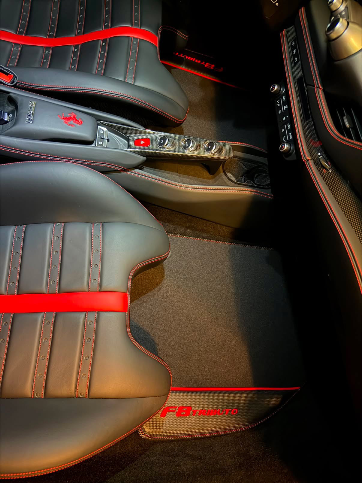 Autofußmatten Für Ferrari F8 Tributo 2019-2022 Mit Carbon-Leder