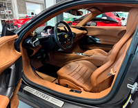 Tapetes de coche negros para Ferrari SF90 Stradale (2019-2024) con cuero dorado