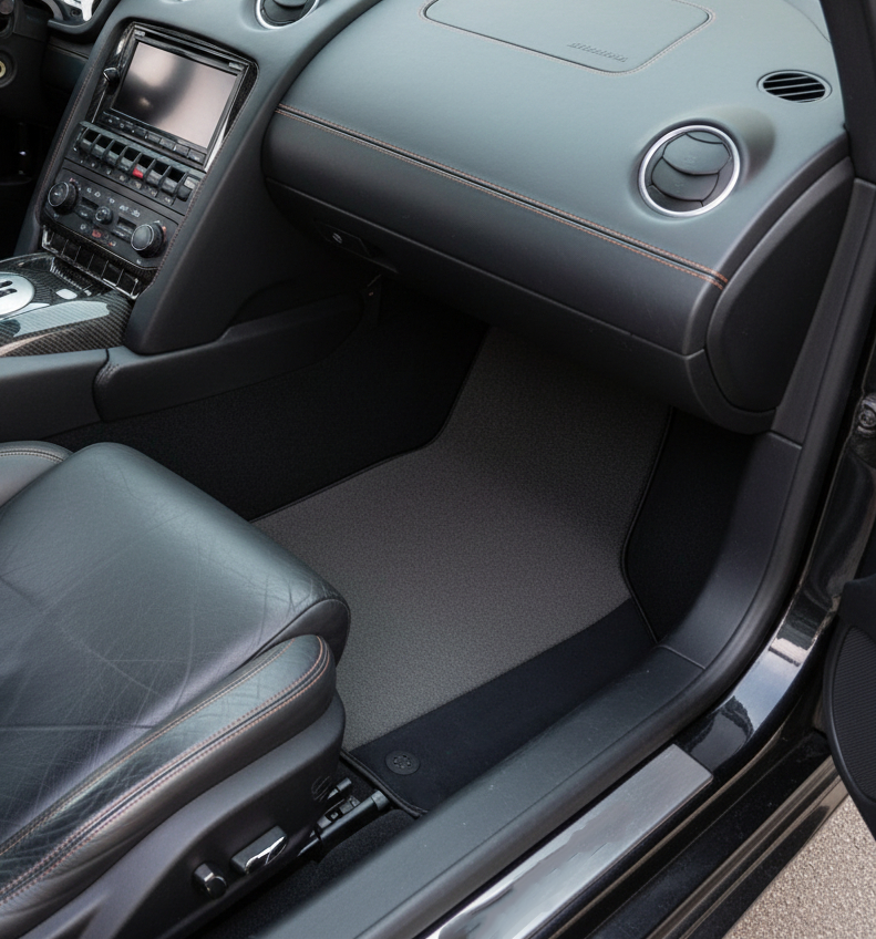 Maßgefertigte graue Fußmatten für Lamborghini Gallardo mit Alcantara-Leder
