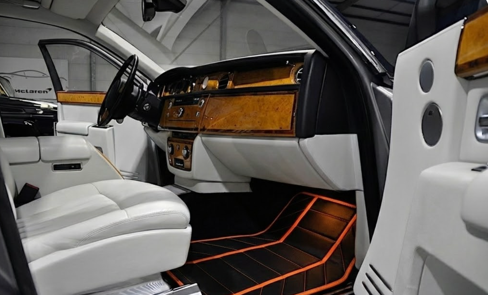 Tappetini in pelle di pecora rosa per Rolls Royce Phantom VIII (2017-2024) Design ER56 - ER56 Design