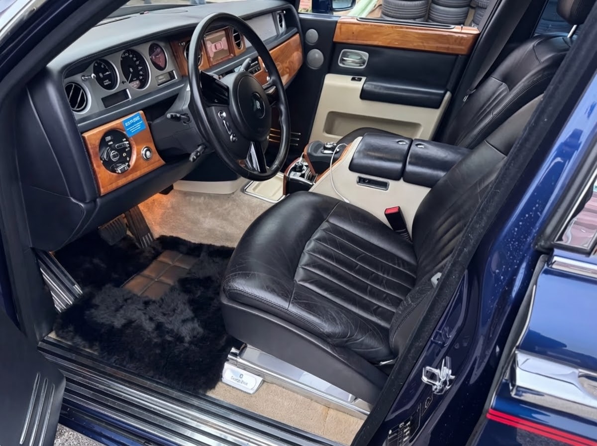Tapis de voiture en peau de mouton véritable pour Rolls Royce Phantom VIII (2017-2024) Design ER56