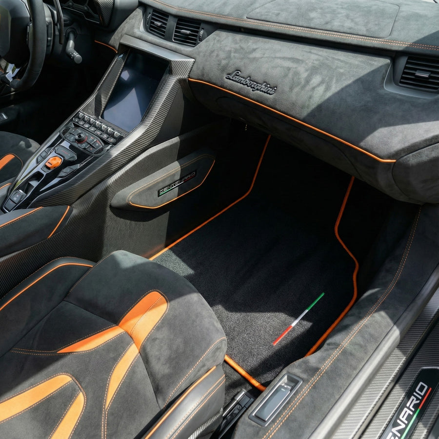 Individuell gestaltbare Fußmatten für Lamborghini Centenario (2016-2017) | Orangefarbene Einfassung