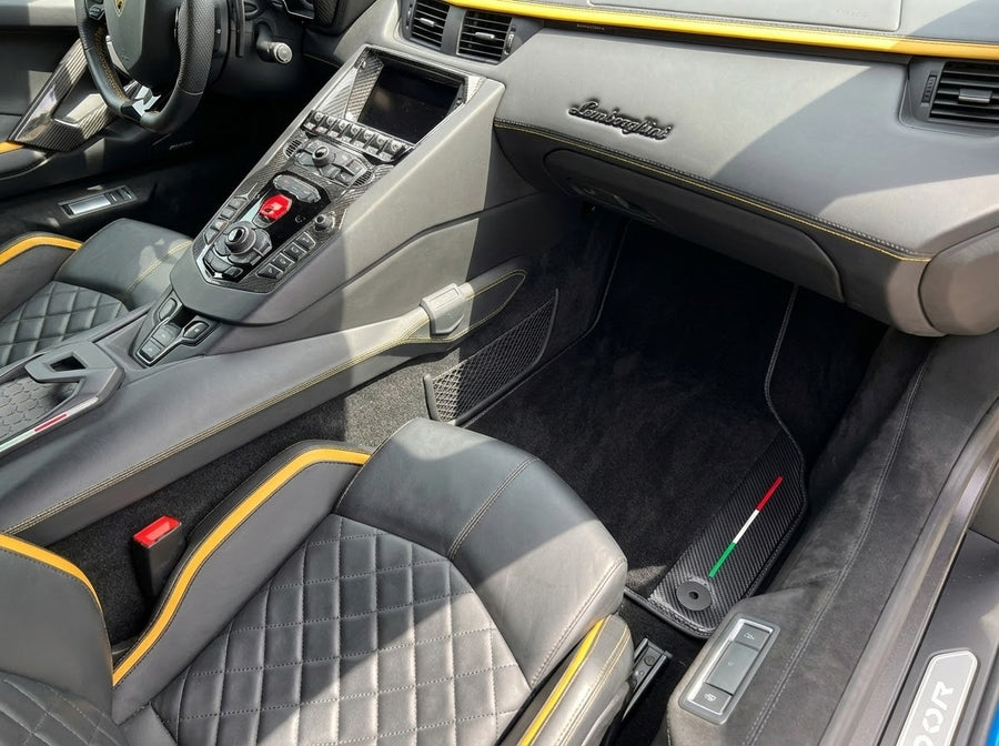 Tappetini per auto neri personalizzabili per Lamborghini Aventador con pelle in fibra di carbonio