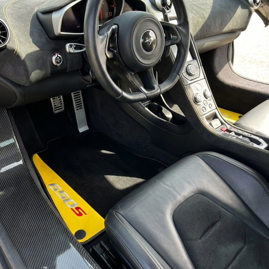 Alfombrillas de coche negras para McLaren 650S negras a medida con cuero amarillo