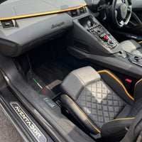 Tappetini per auto neri personalizzabili per Lamborghini Aventador SV in pelle Alcantara