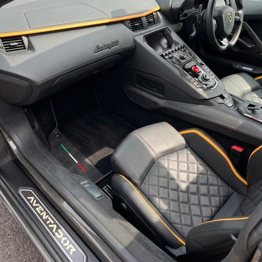 Alfombrillas de coche negras personalizables para Lamborghini Aventador SV con cuero Alcántara