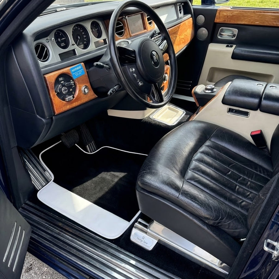 Tappetini auto neri per Rolls Royce Phantom Sedan 2003-2016 con pelle bianca | Rifinitura bianca