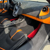 Alfombrillas negras para coche McLaren 570S (2015-2021) con cuero Alcantara rojo