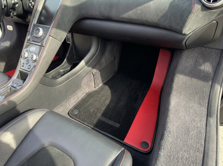 Tappetini per auto neri per McLaren MP4-12C (2011–2014) con pelle rossa