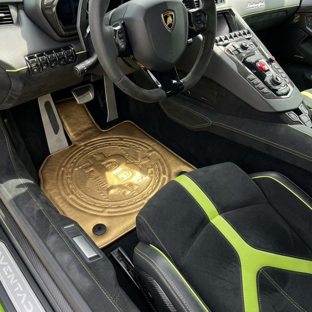 Tappetini in pelle dorata per Lamborghini Aventador con ricamo Bitcoin