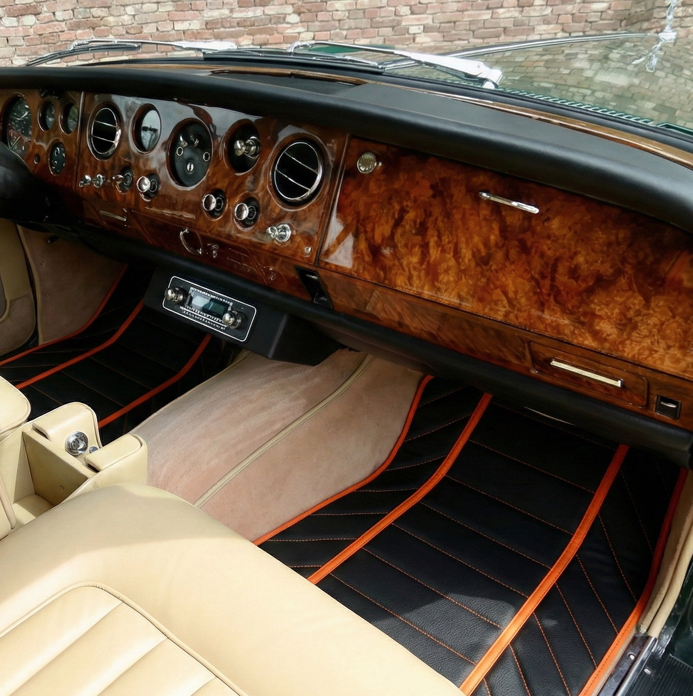 Tappetini per auto in pelle personalizzabili con motivo esagonale Raptor per Rolls Royce Shadow (1965-1977) - AutoWin