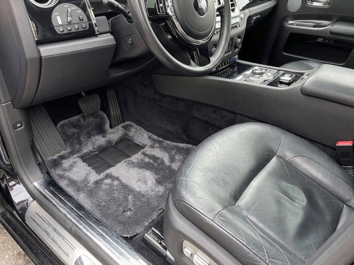 Tapis de voiture en peau de mouton gris foncé pour Rolls Royce Ghost Série I (2010–2020) Marque Er56 Design