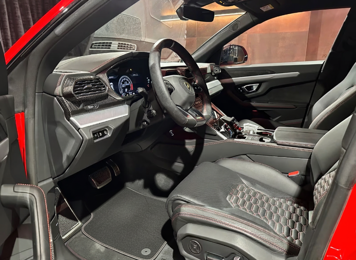 Tapis de voiture personnalisés pour Lamborghini Urus Édition Jaune Noir