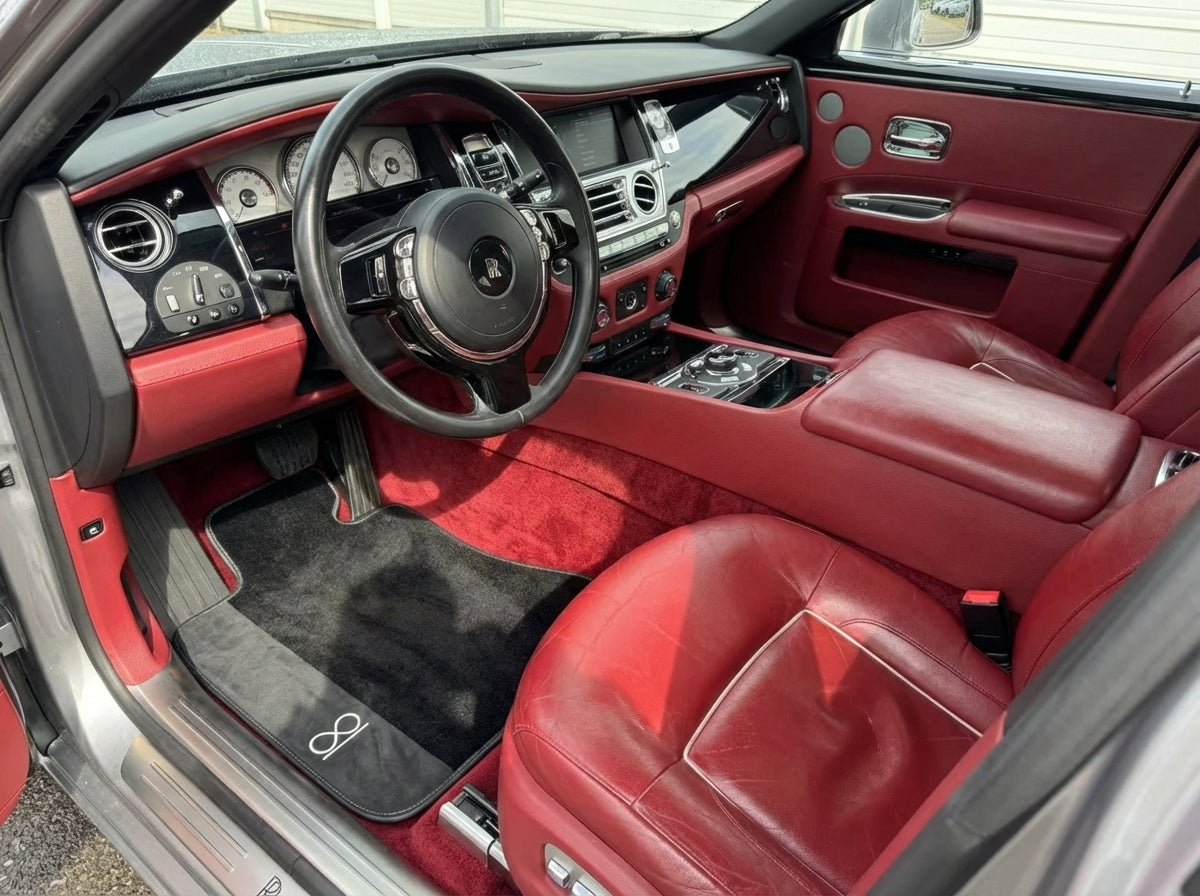 Tappetini per auto neri per Rolls Royce Black Badge Ghost Series II (2021-2024) con logo fluorescente