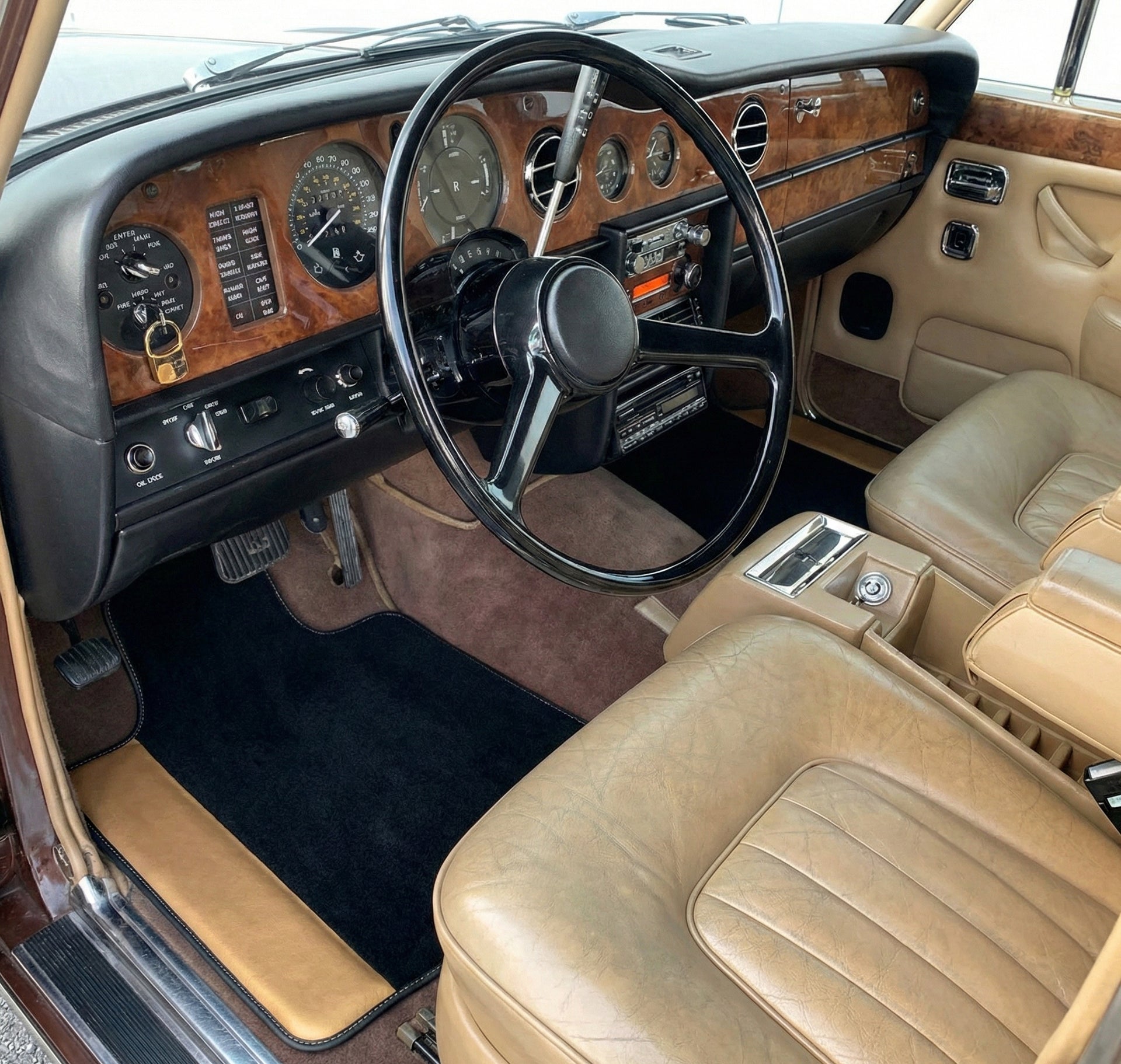 Tappetini per auto in pelle personalizzabili con motivo esagonale Raptor per Rolls Royce Shadow (1965-1977) - AutoWin