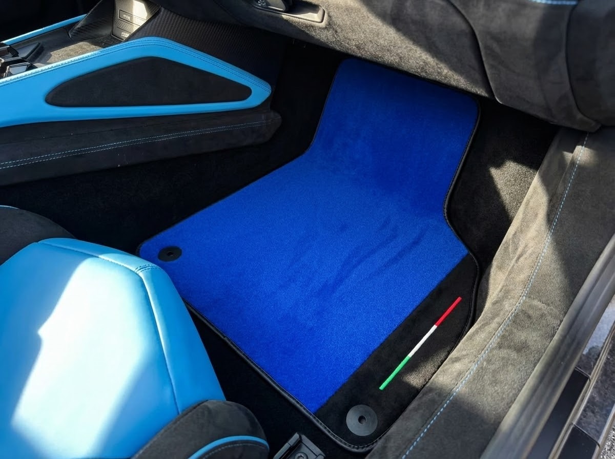 Tappetini auto blu personalizzabili per Lamborghini Aventador con pelle Alcantara