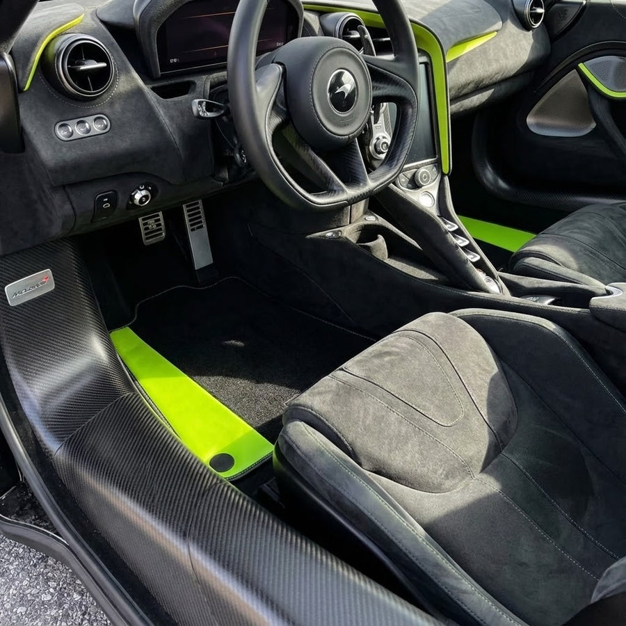 Schwarze Fußmatten für McLaren 750S (2023-2025) mit grünem Leder