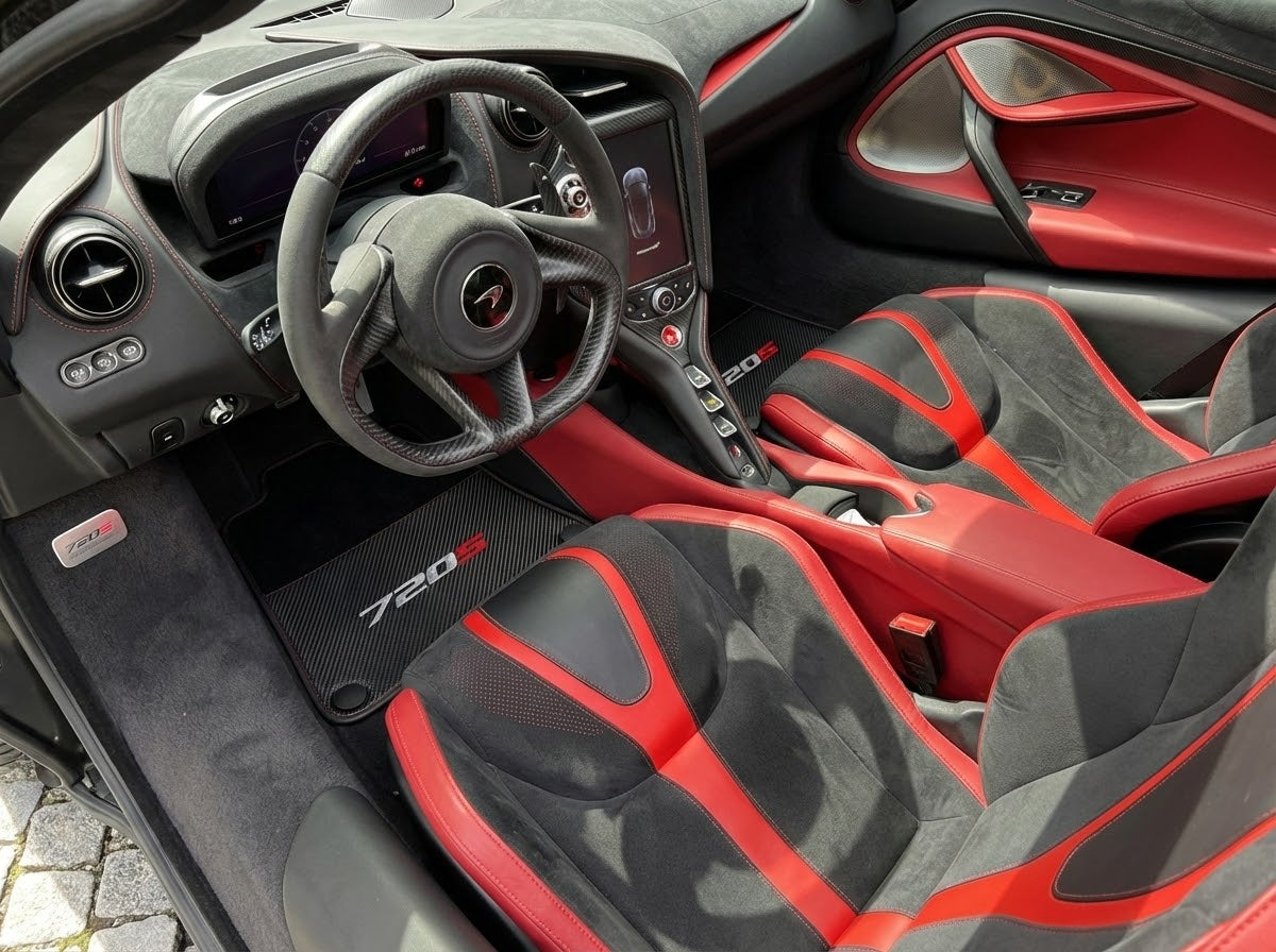 Tappetini per auto per McLaren 720S in moquette nera su misura con carbonio