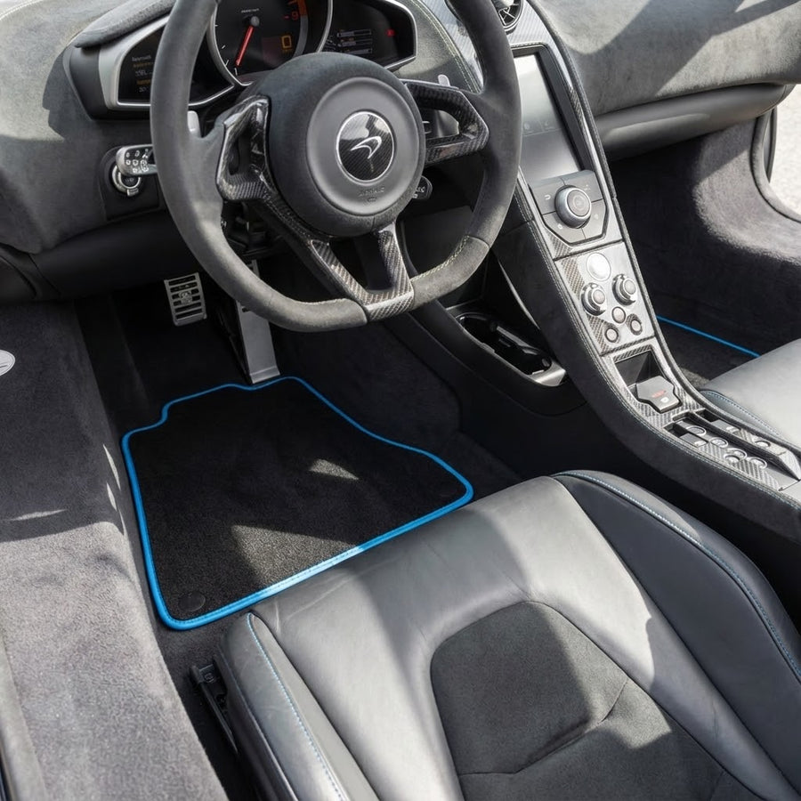 Tappetini per auto neri per McLaren 650S (2015-2018) con Bordo Blu