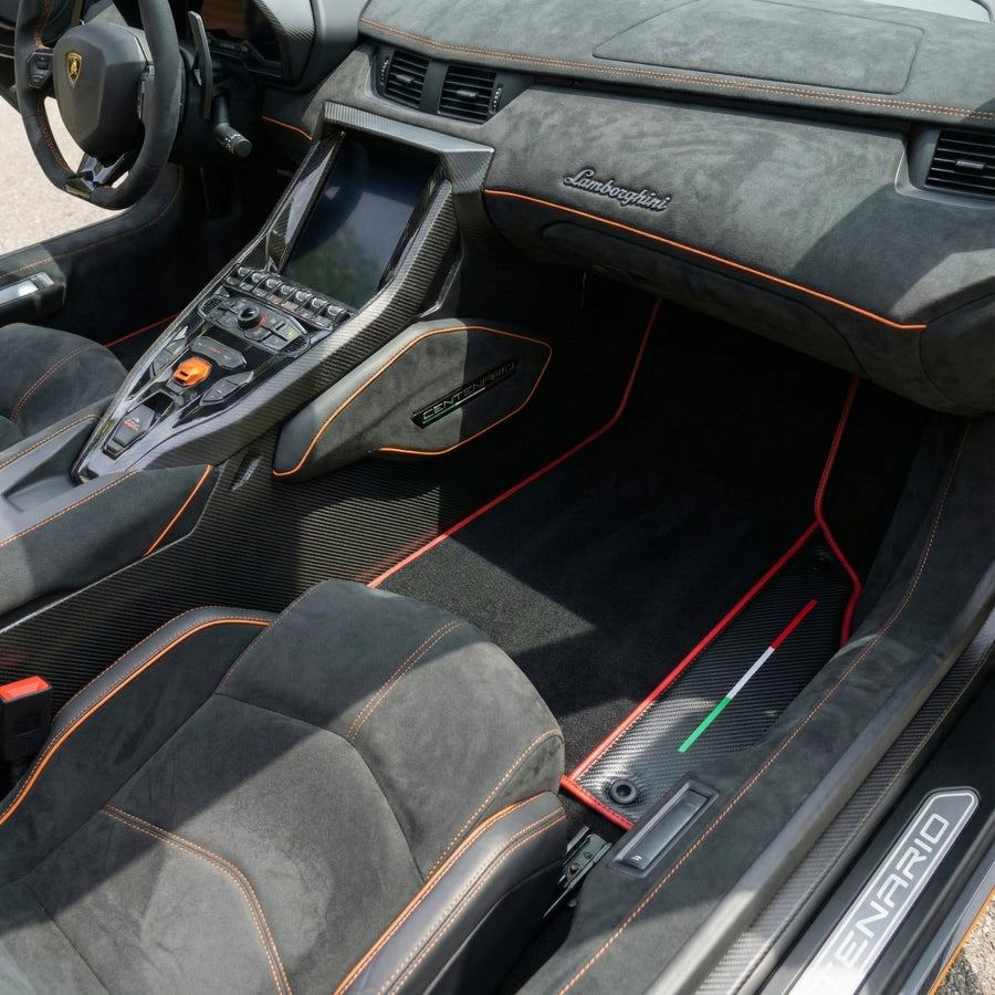 Personalisierbare schwarze Fußmatten für Lamborghini Centenario (2016-2017) mit Carbonfaser