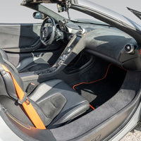 Tappetini per auto McLaren 650S (2015-2018) neri su misura con rifinitura arancione