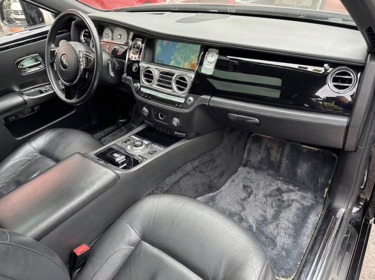 Tapis de voiture en peau de mouton pour Rolls Royce Ghost Série I (2010–2020) Marque Er56 Design