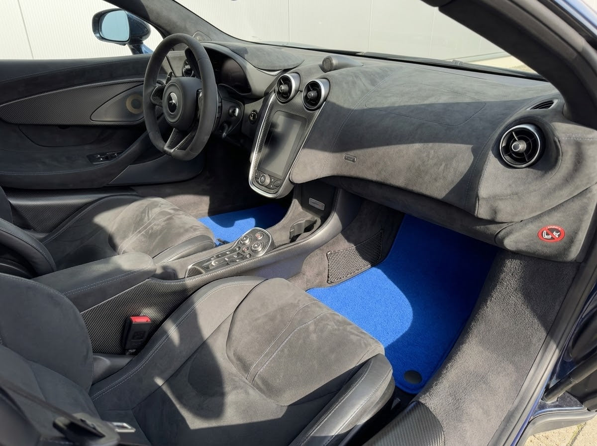 Tapis de voiture en cuir violet et noir pour McLaren 600 LT (2018-2020) | Bord noir - AutoWin