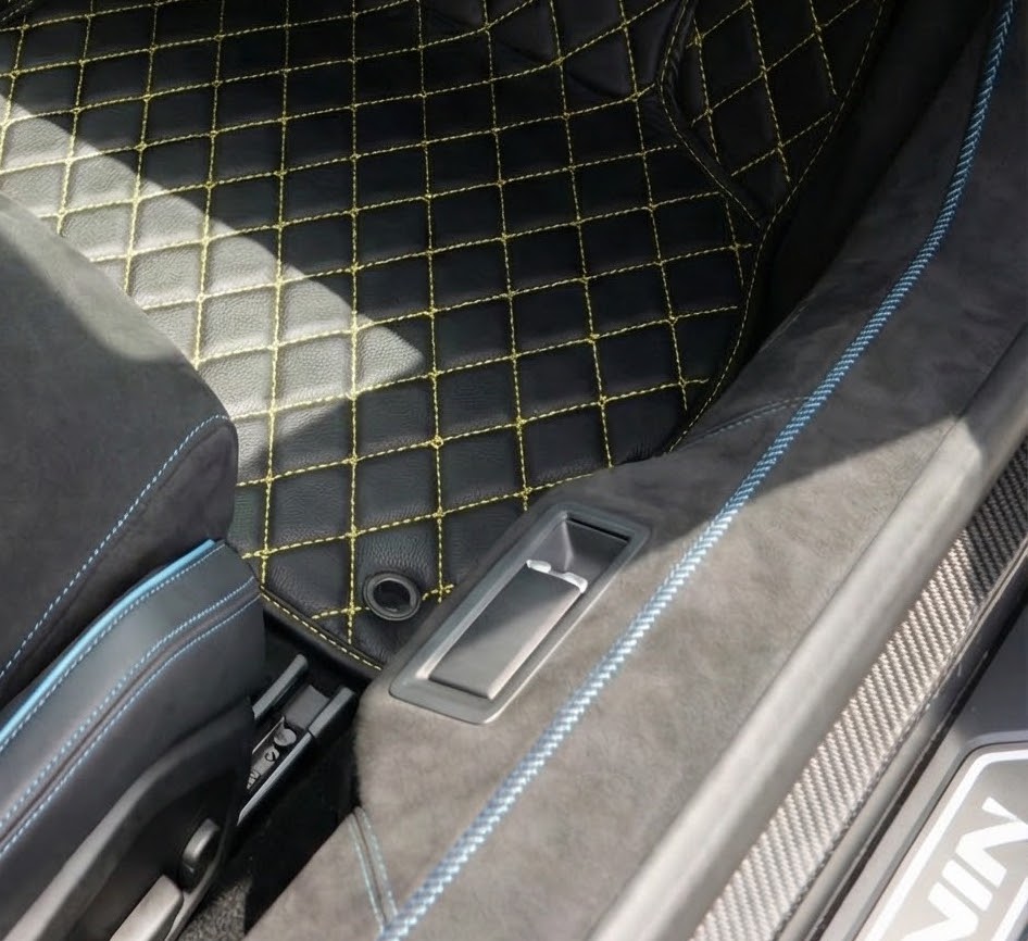 Personalisierbare Leder-Fußmatten mit Linienmuster für Lamborghini Centenario (2016-2017) - AutoWin