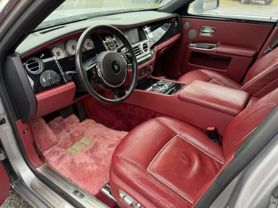 Rosa Schaffell-Fußmatten für Rolls Royce Ghost Serie II (2021-2024) Er56 Design Marke