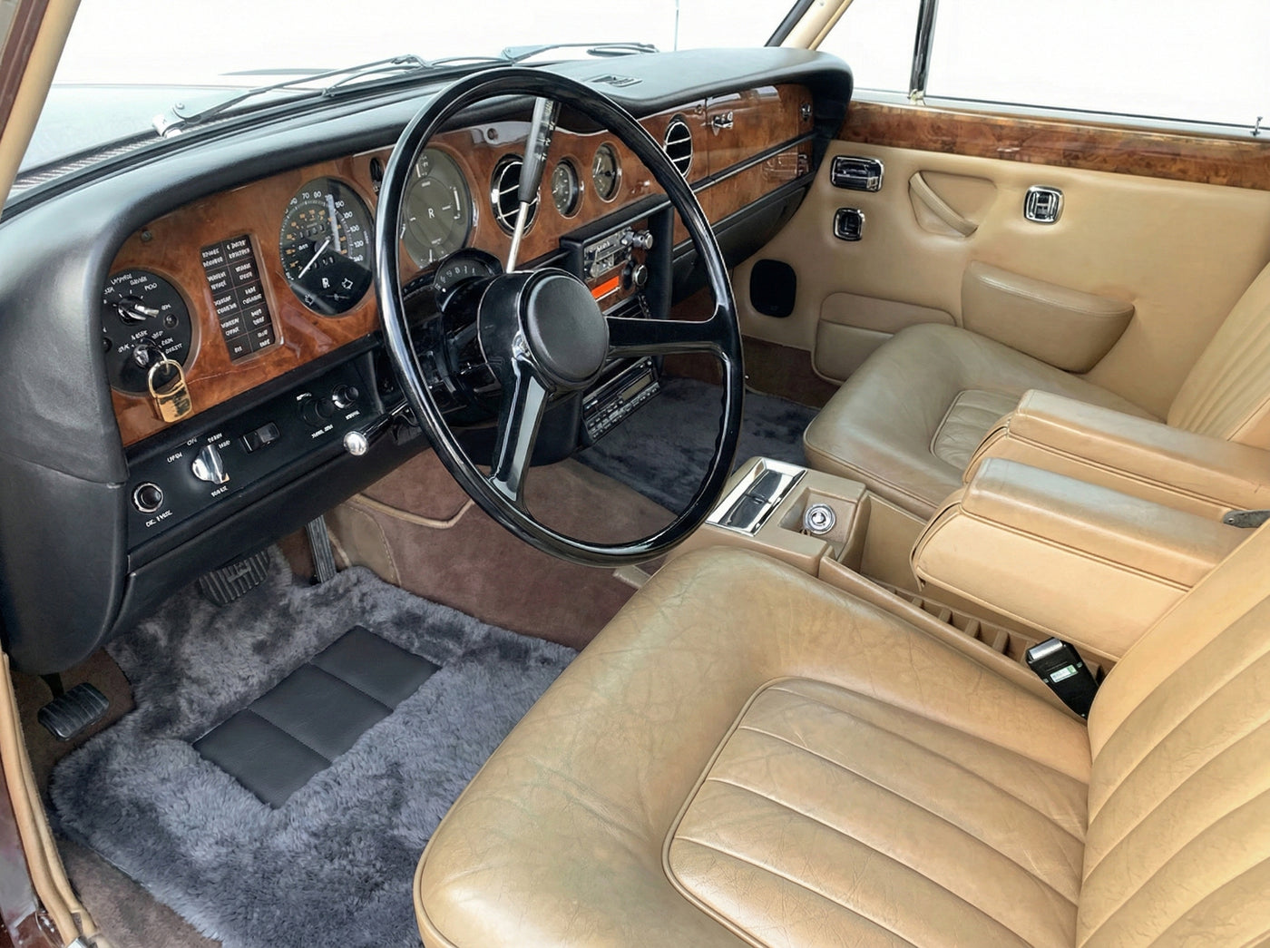 Tapetes de coche de piel de oveja gris oscuro para Rolls Royce Shadow 1965-1977 Diseño Er56