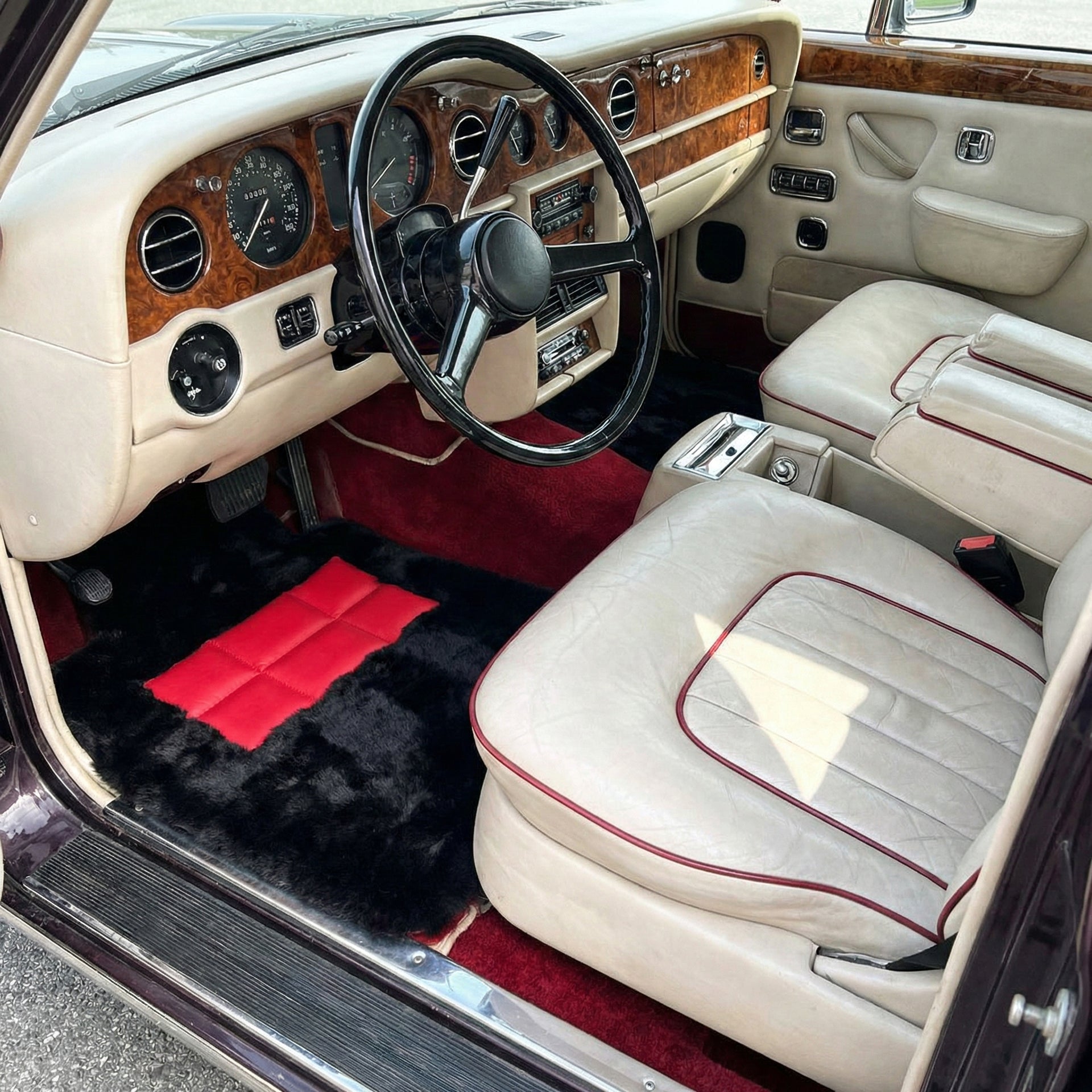 Tappetini per auto in pelle personalizzabili con motivo esagonale Raptor per Rolls Royce Shadow (1965-1977) - AutoWin