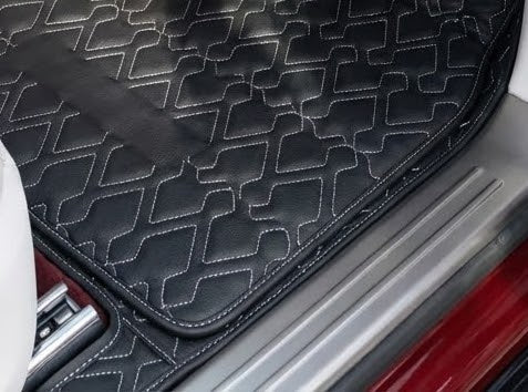 Tappetini in pelle nera su misura per Rolls-Royce Spectre