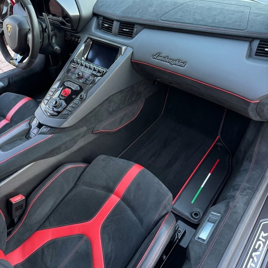 Tappetini per auto neri personalizzabili per Lamborghini Aventador SV con fibra di carbonio