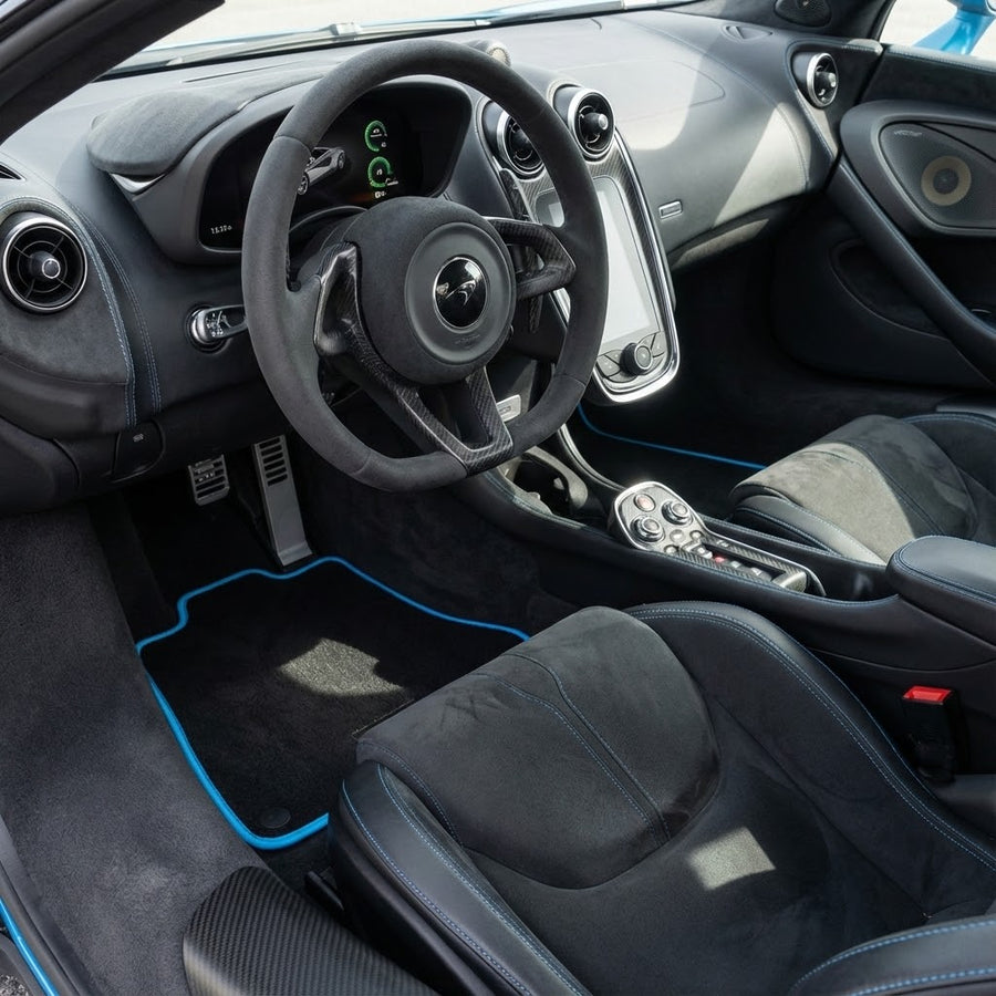 Tappetini per auto neri per McLaren 570S (2015-2021) con Bordo Blu