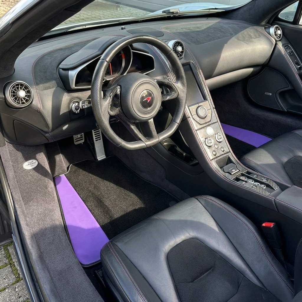 Alfombrillas de cuero morado y negro para McLaren 570S (2015-2021) | Ribete negro