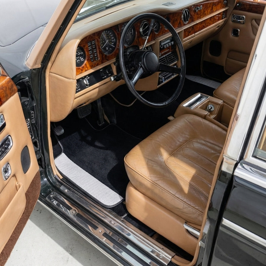 Schwarze Fußmatten für Rolls Royce Wraith 2013–2023 mit grauen Lederrändern