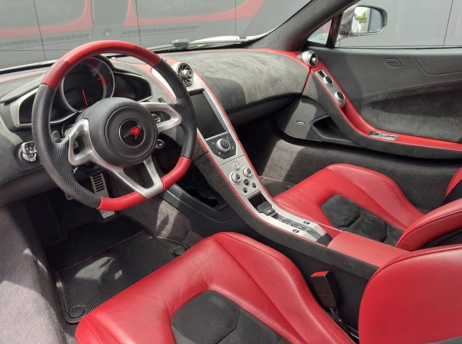 Passgenaue Autofußmatten für McLaren MP4-12C (2011–2014) Schwarze Maßgeschneiderte Velours mit Carbon