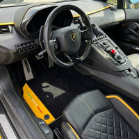 Tappetini per auto neri personalizzabili per Lamborghini Aventador in pelle Nappa gialla (Giallo Taurus)
